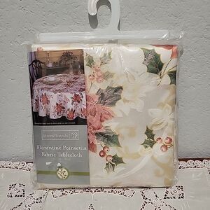 New Home Trends Florentine Poinsettia Fabric 70 Inch Round Table Cloth